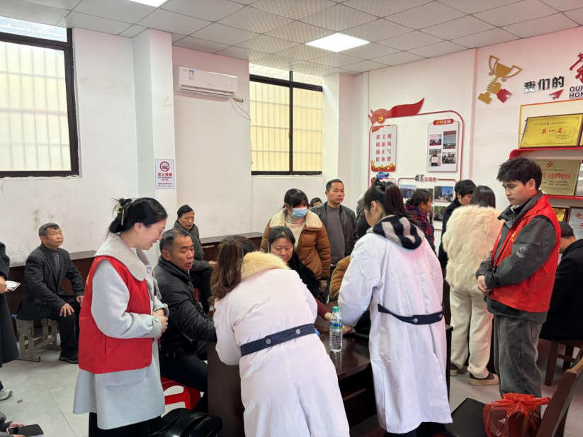 這場(chǎng)“家門口”的便民服務(wù)，讓居民直呼“太貼心”